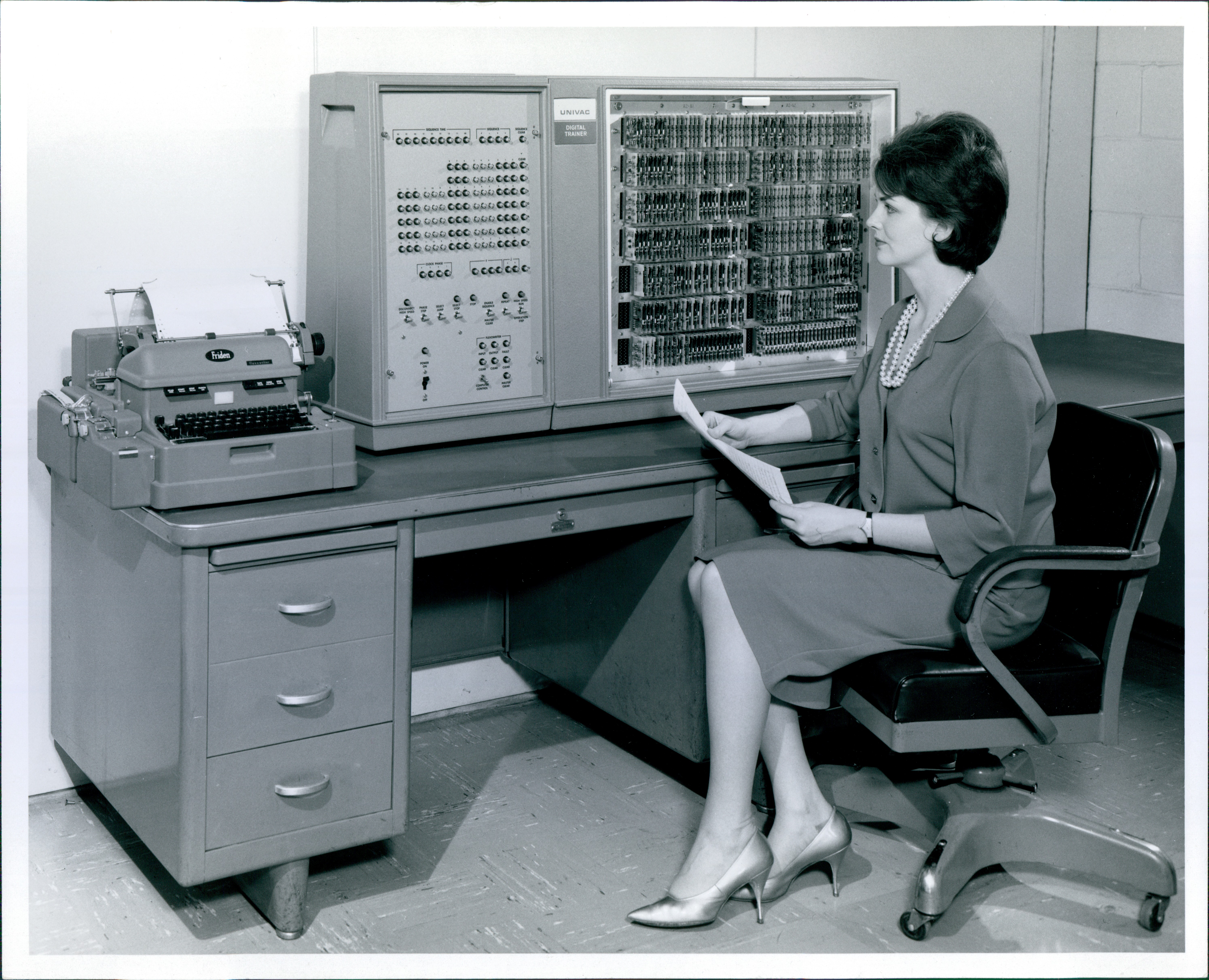1951г. UNIVAC-1. (Англия)